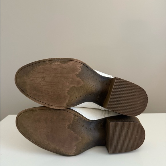 Pistola White Textured Ankle Booties - Picture 3 of 4